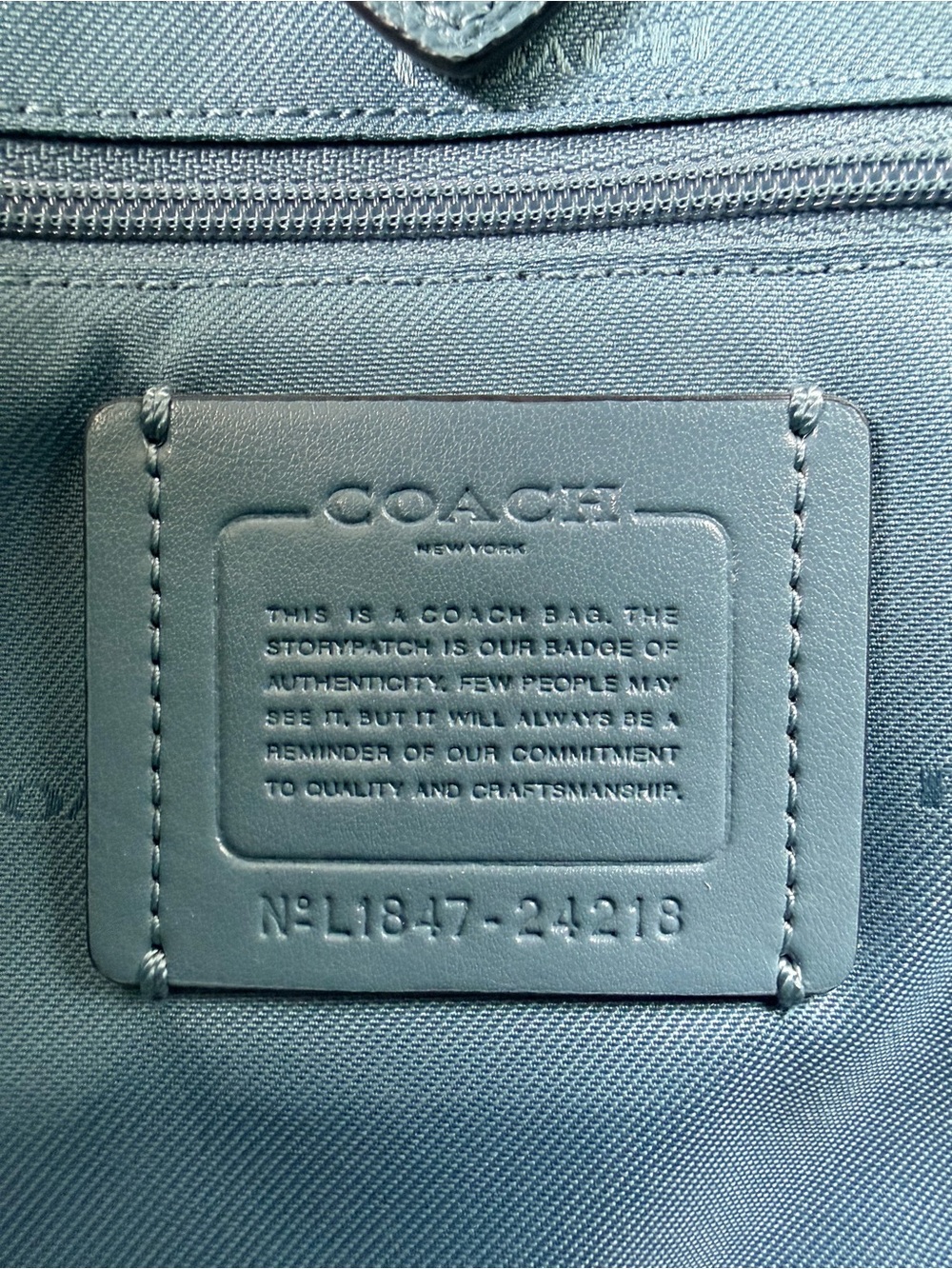 Stunning Coach Bailey Carryall in Chambray Blue Crossgrain Leather - Picture 7 of 9
